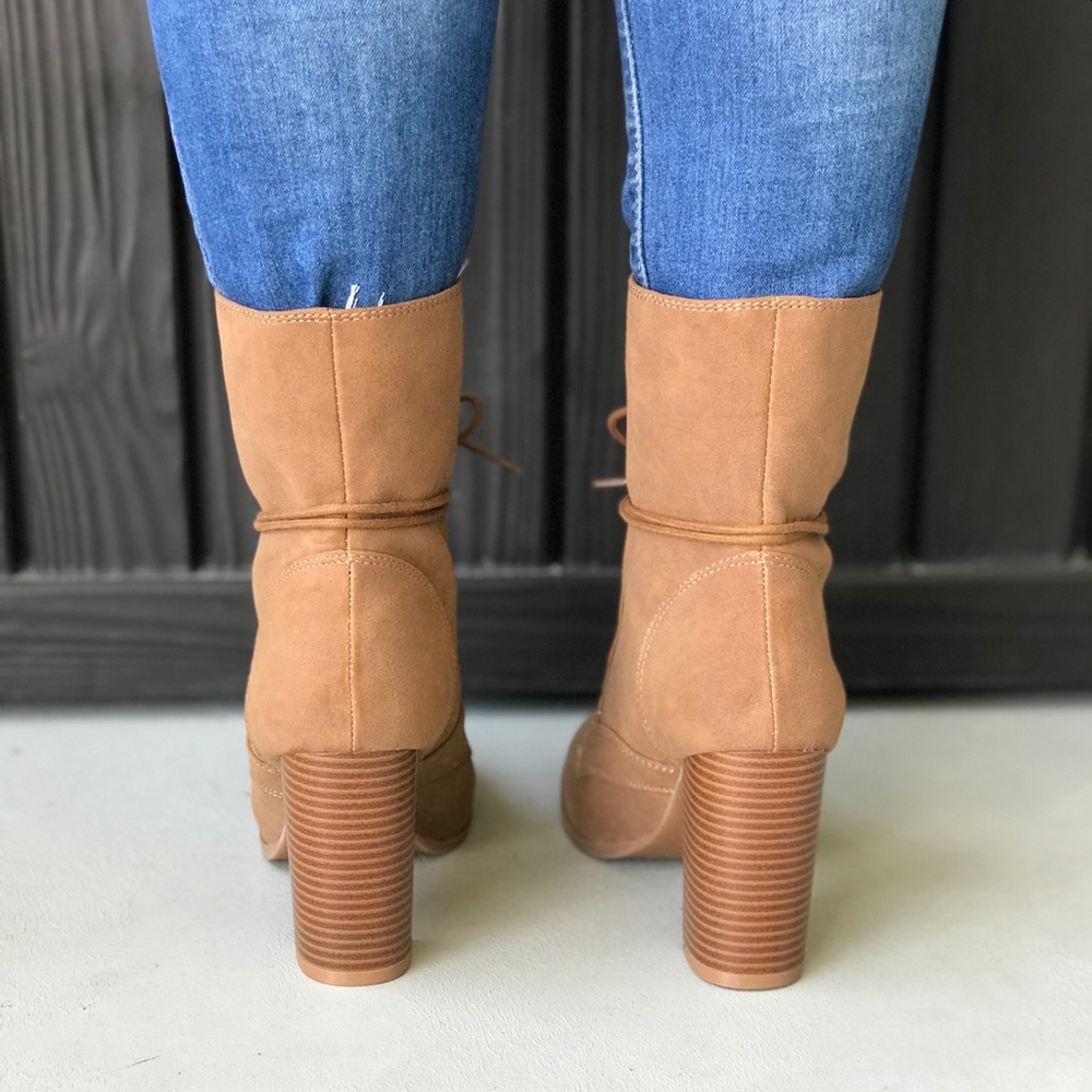 NIB Tan Block Heel Lace-Up Combat Motto Bootie - Picture 4 of 8